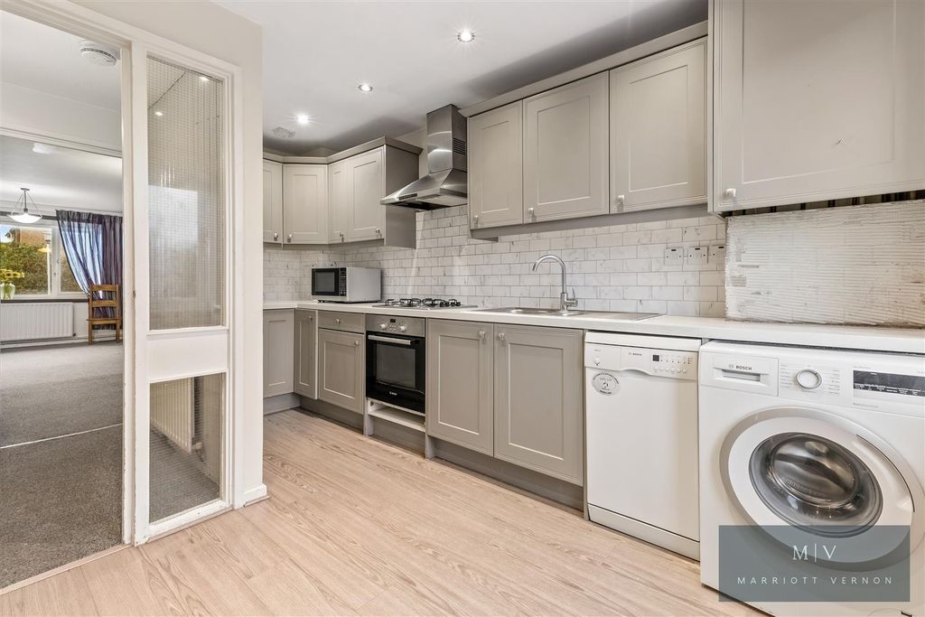 Property photo 3 of 16 Bardsley Close 25 MV-2.Jpg