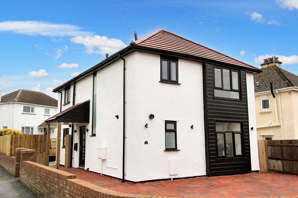 Property photo 1 of 32