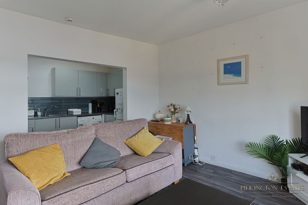 Property photo 3 of 9 4461604