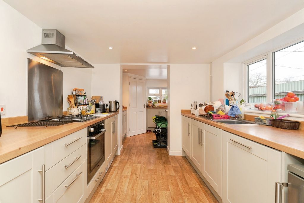 Property photo 3 of 16 Kitchen