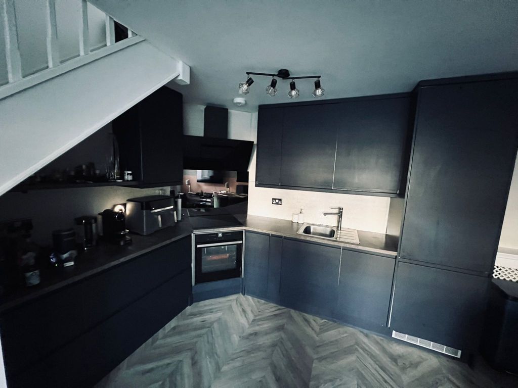 Property photo 3 of 9 Gallery