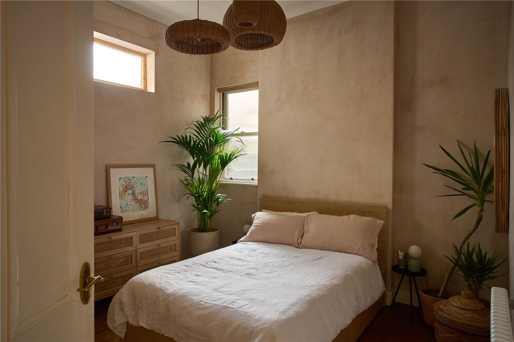 Property photo 3 of 16 Bedroom