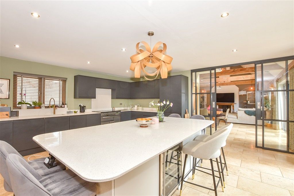 Property photo 3 of 18 Kitchen/Breakfast Room