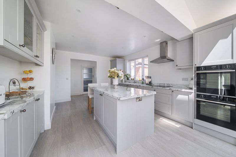 Property photo 3 of 26 Kitchen