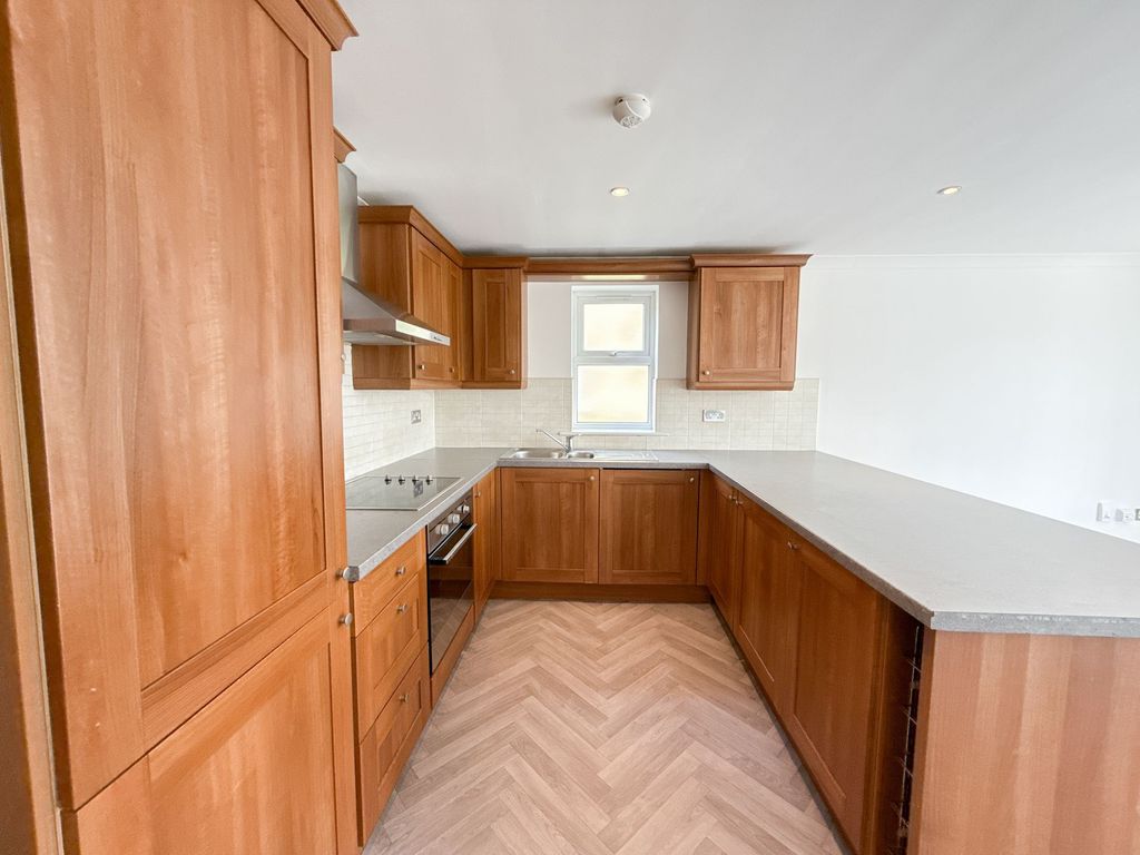 Property photo 3 of 12 Kitchen