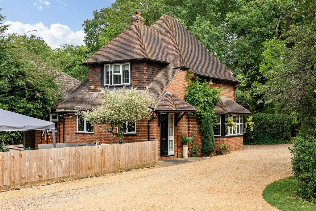 Additional image 24 of 6 bed detached house for saleThe Ridgeway, Cuffley EN6