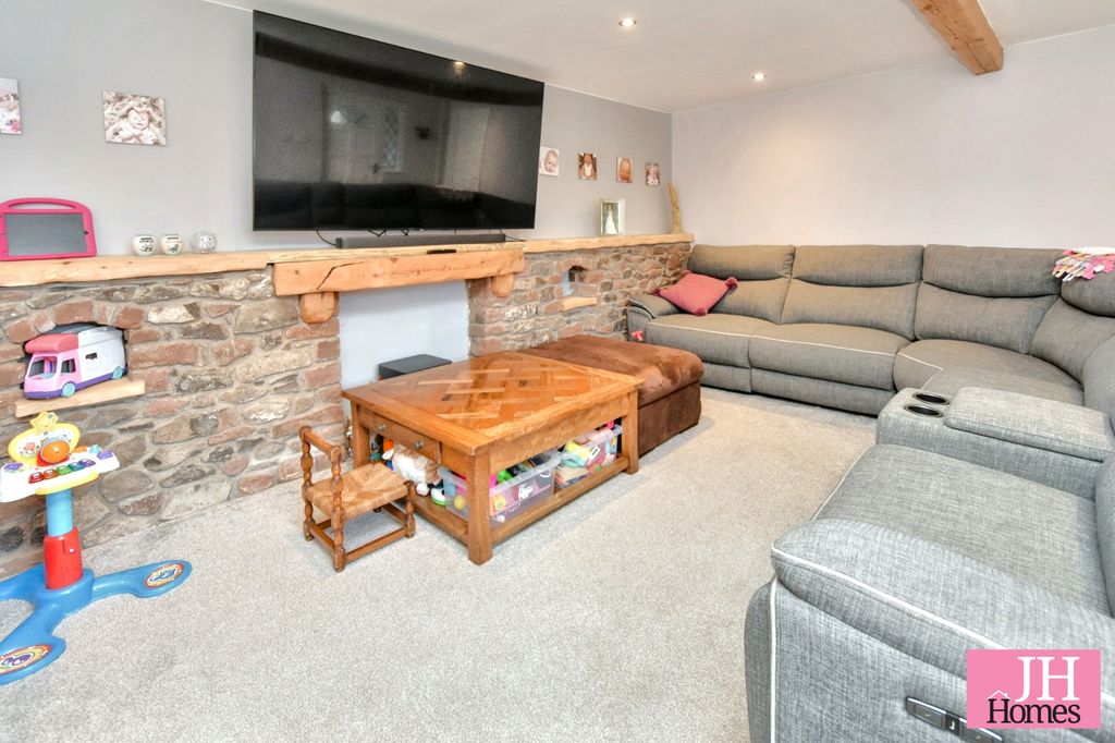 Property photo 3 of 18