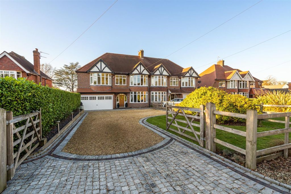 Property photo 1 of 21 87 Earlswood Common_9.Jpg