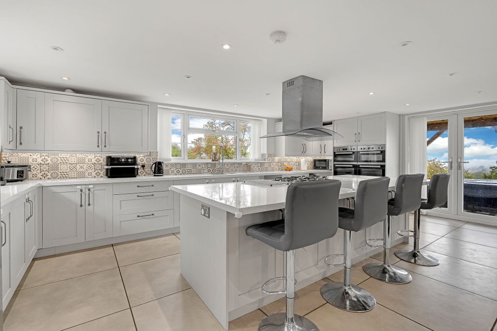 Property photo 3 of 17 Kitchen Area