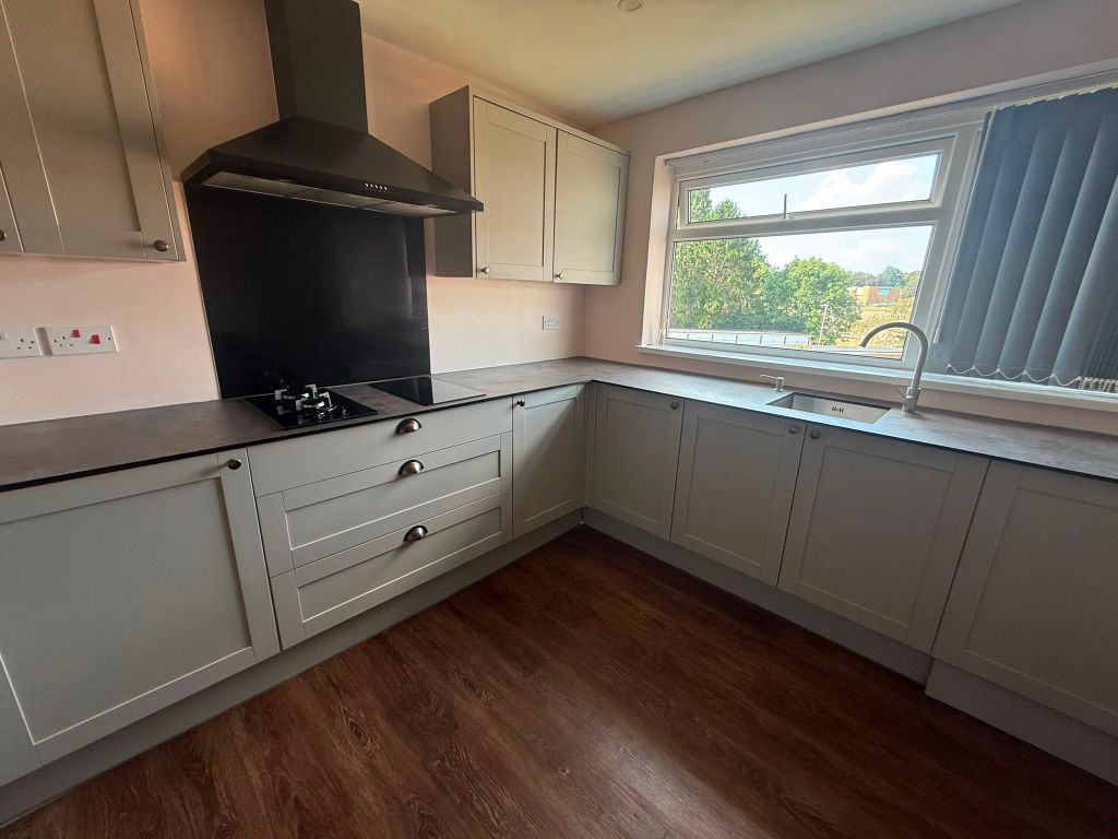 Property photo 3 of 6 Kitchen