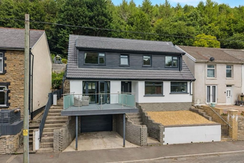 Property photo 2 of 61