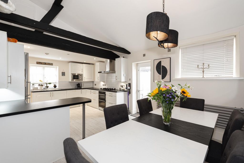 Property photo 2 of 33 Online 4.Jpg