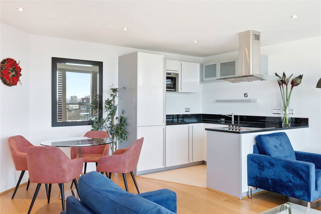 Property photo 3 of 16 Kitchen