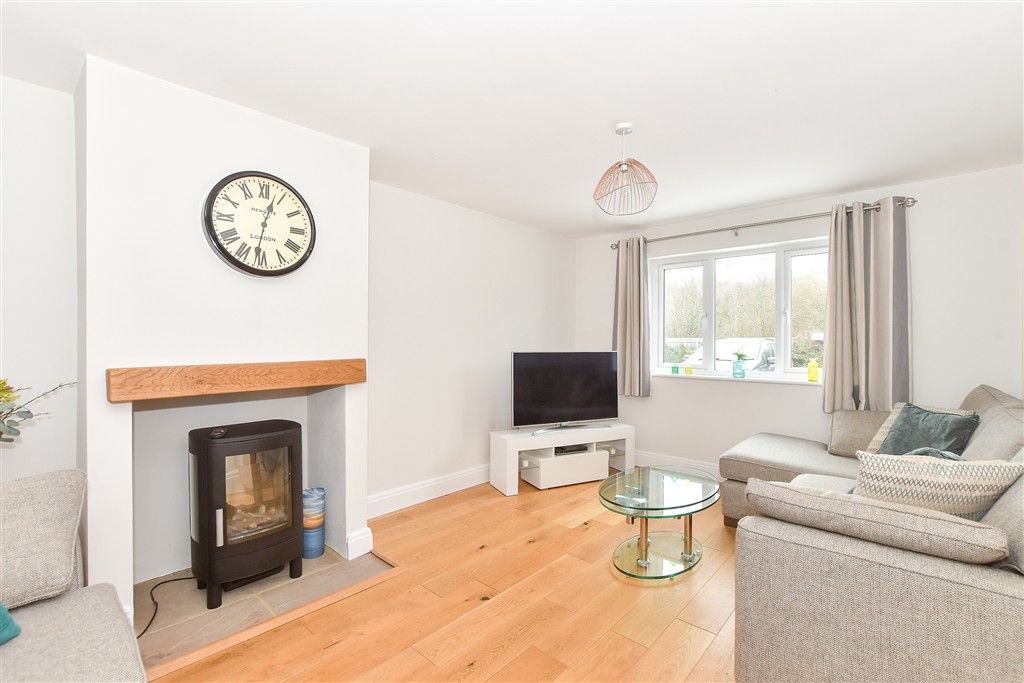 Property photo 3 of 16 Lounge