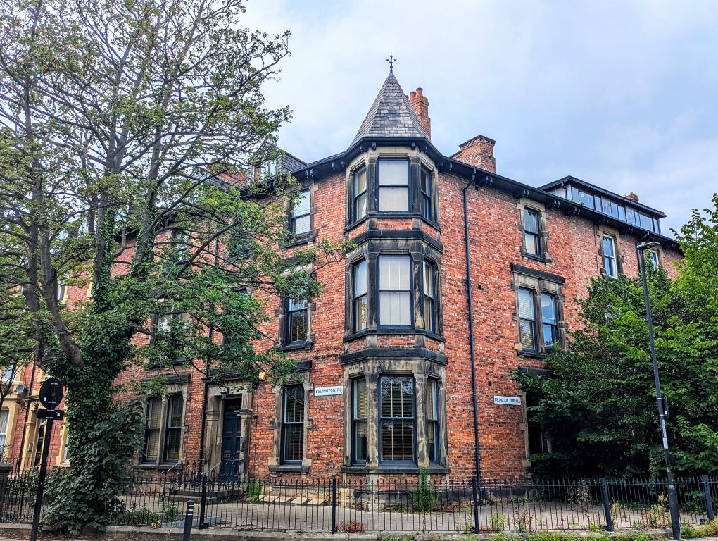 Property photo 2 of 20 1000007880