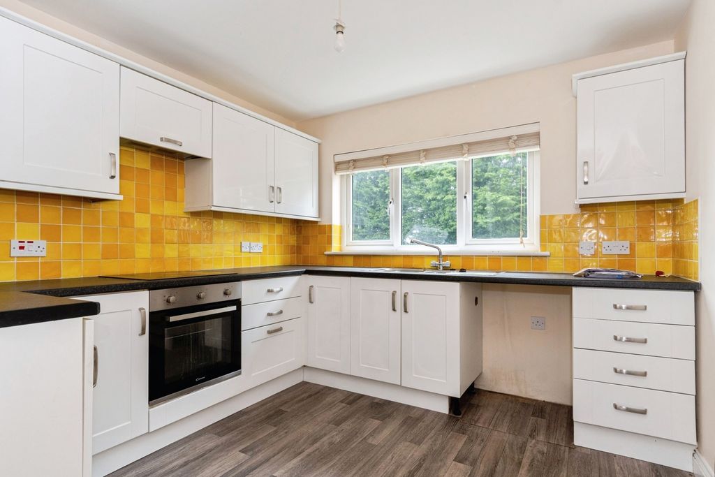 Property photo 3 of 24 Kitchen