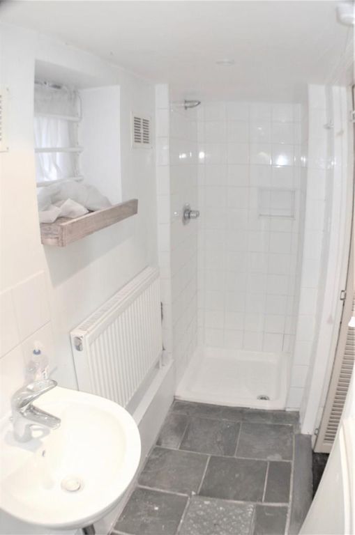 Property photo 3 of 9 Gallery