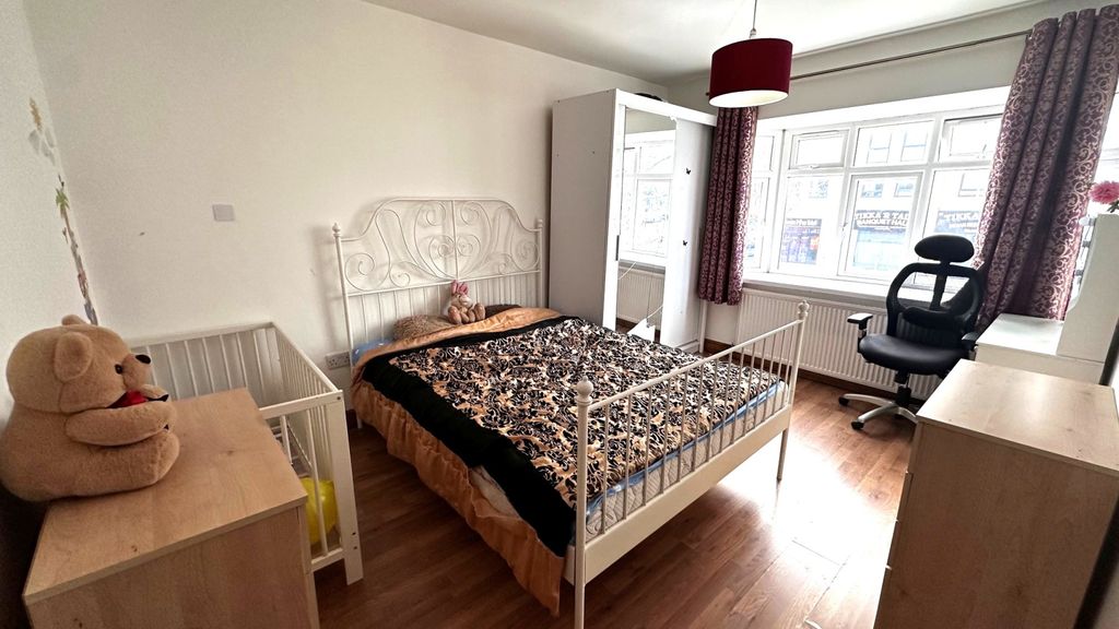 Property photo 1 of 5 2 Bed Flat For Sale Greenford Road, Greenford Ub6