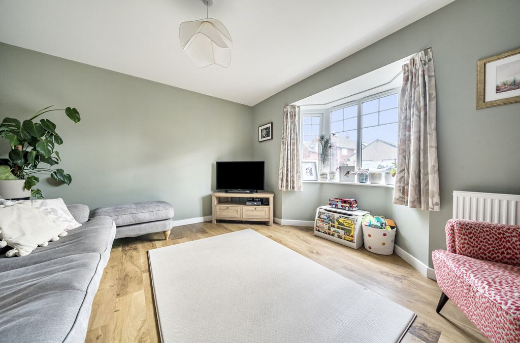 Property photo 2 of 17 Sitting Room