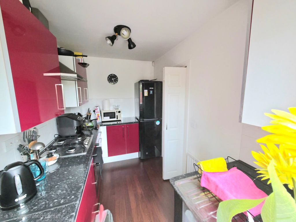 Property photo 3 of 19 Kitchen