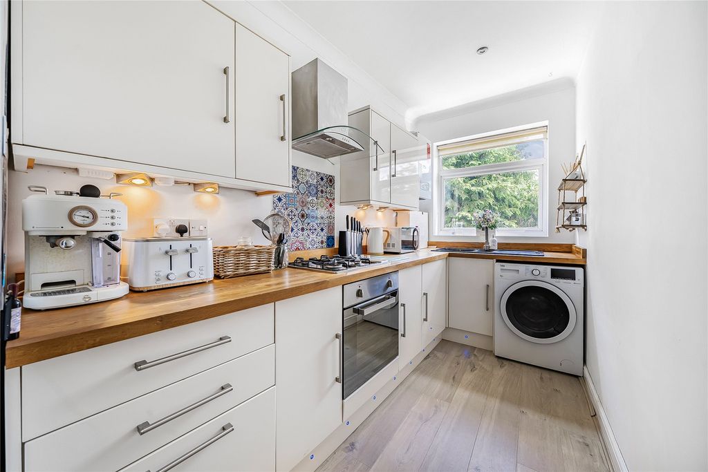 Property photo 3 of 10 Picture