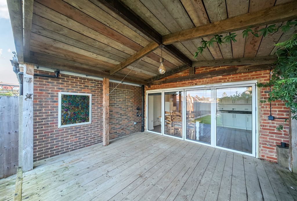 Property photo 3 of 19 1383580-3-6925985...