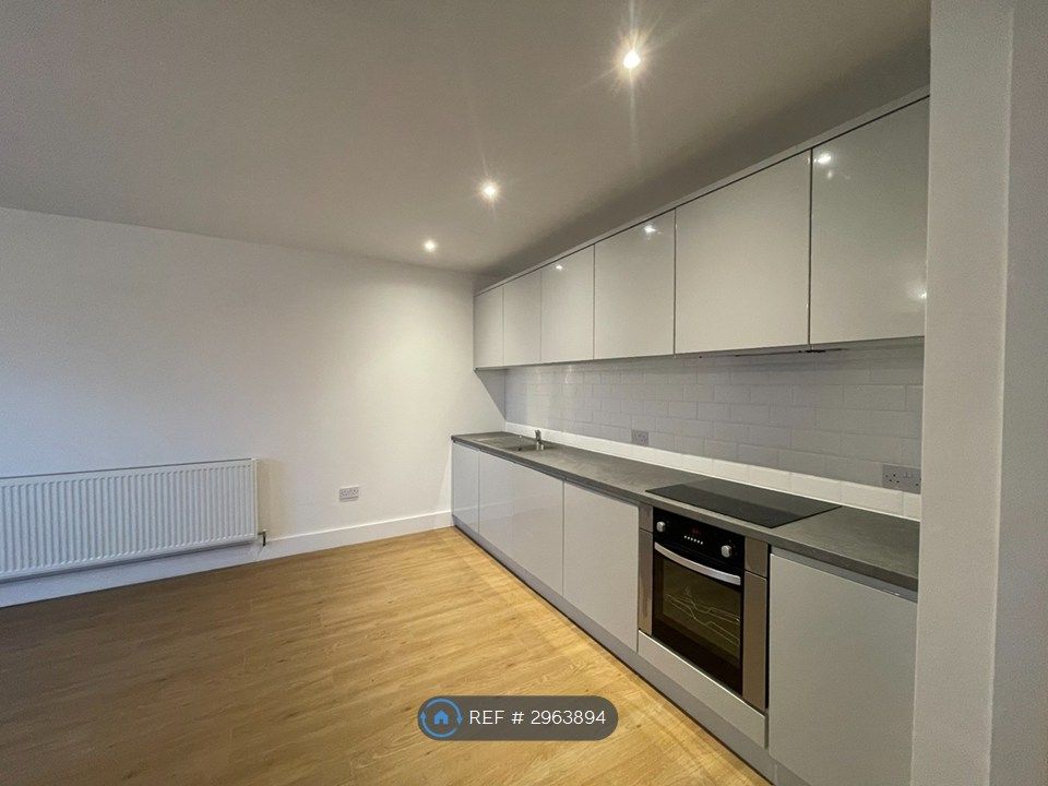 Property photo 2 of 7 Kitchen