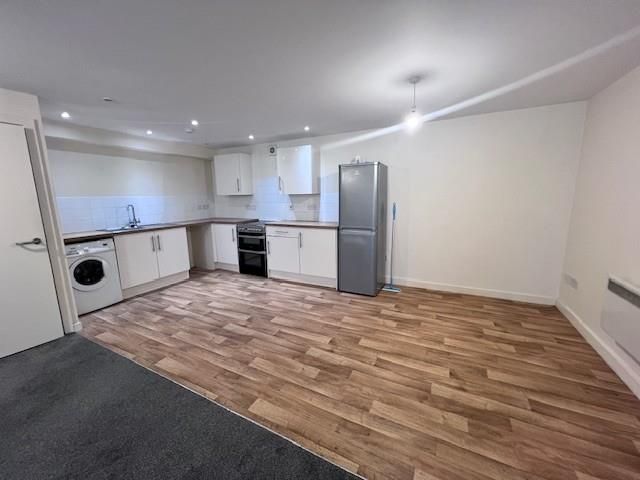 Property photo 3 of 6 27 Stanhope Street Kitchen.Jpg