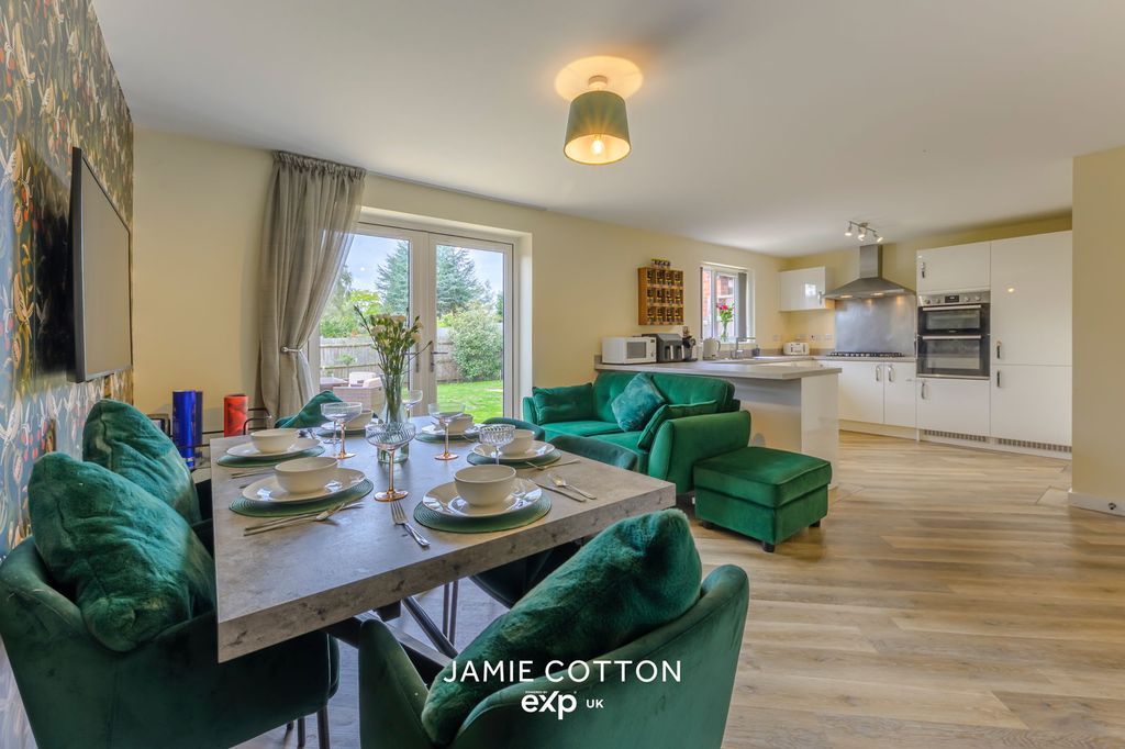 Property photo 2 of 27