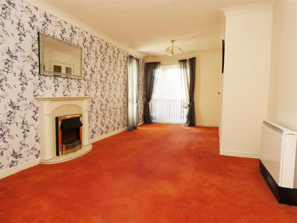 Property photo 3 of 10 Lounge/Dining Room