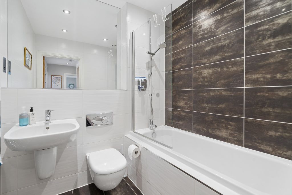 Additional image 10 of 2 bed flat for saleShoppenhangers Road, Maidenhead SL6