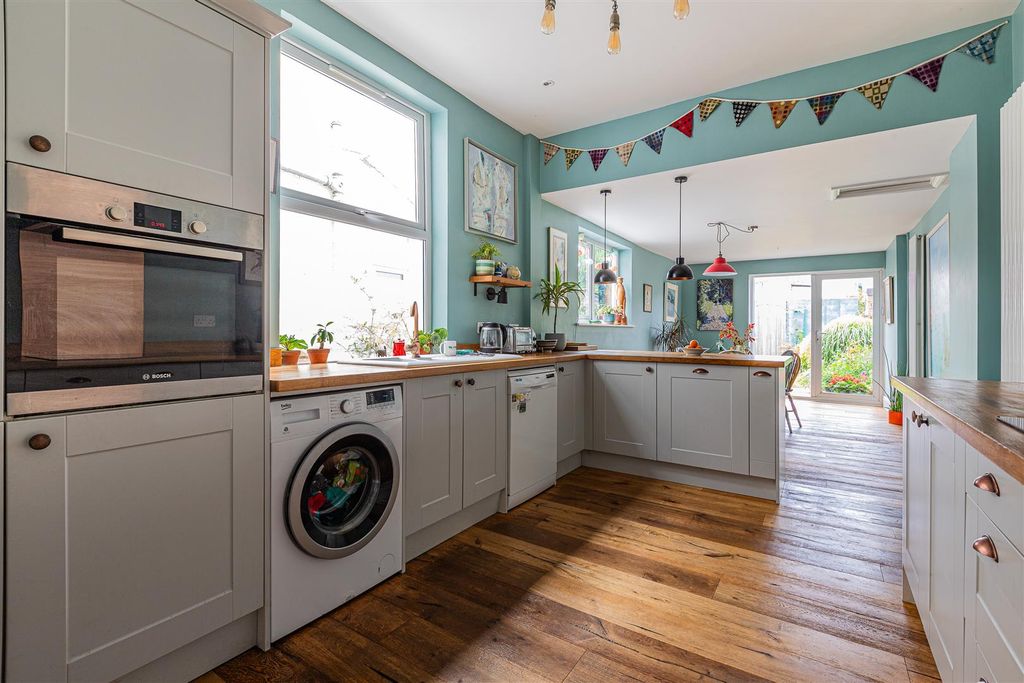 Property photo 2 of 22 Edington Avenue 15-11.Jpg