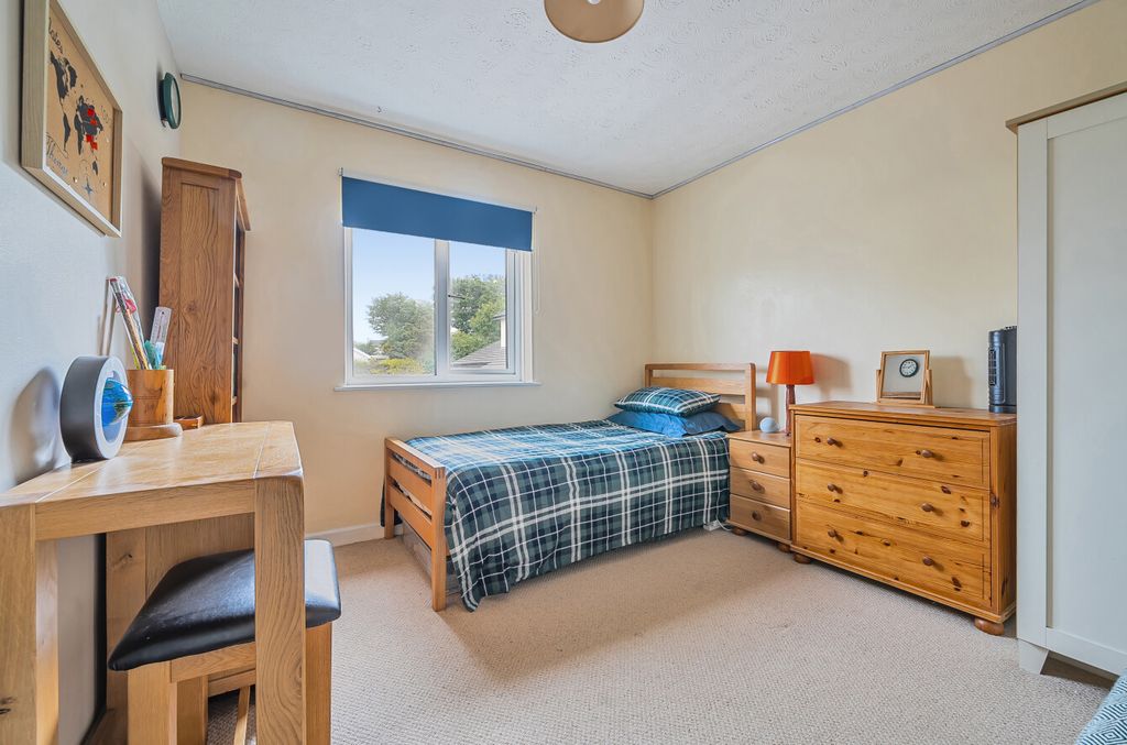 Property photo 3 of 17 Bedroom