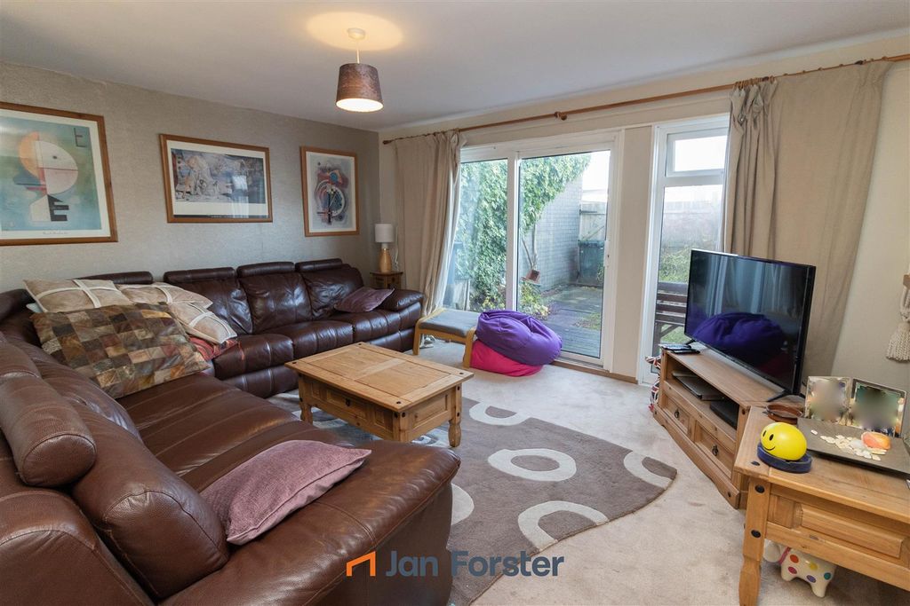 Property photo 2 of 15 Lounge