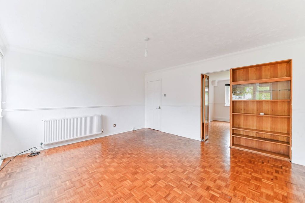 Property photo 2 of 11