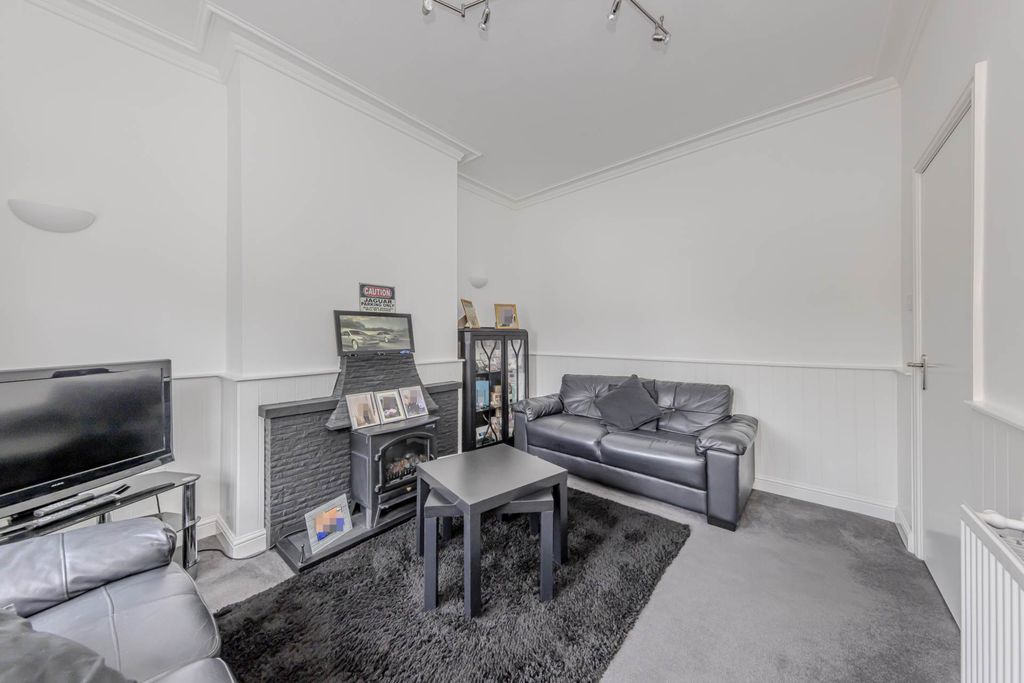 Property photo 3 of 27