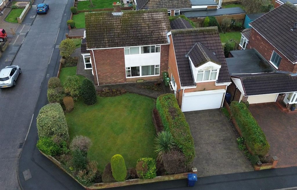 Property photo 2 of 32 2 Lyndon Grove Height 3.Png