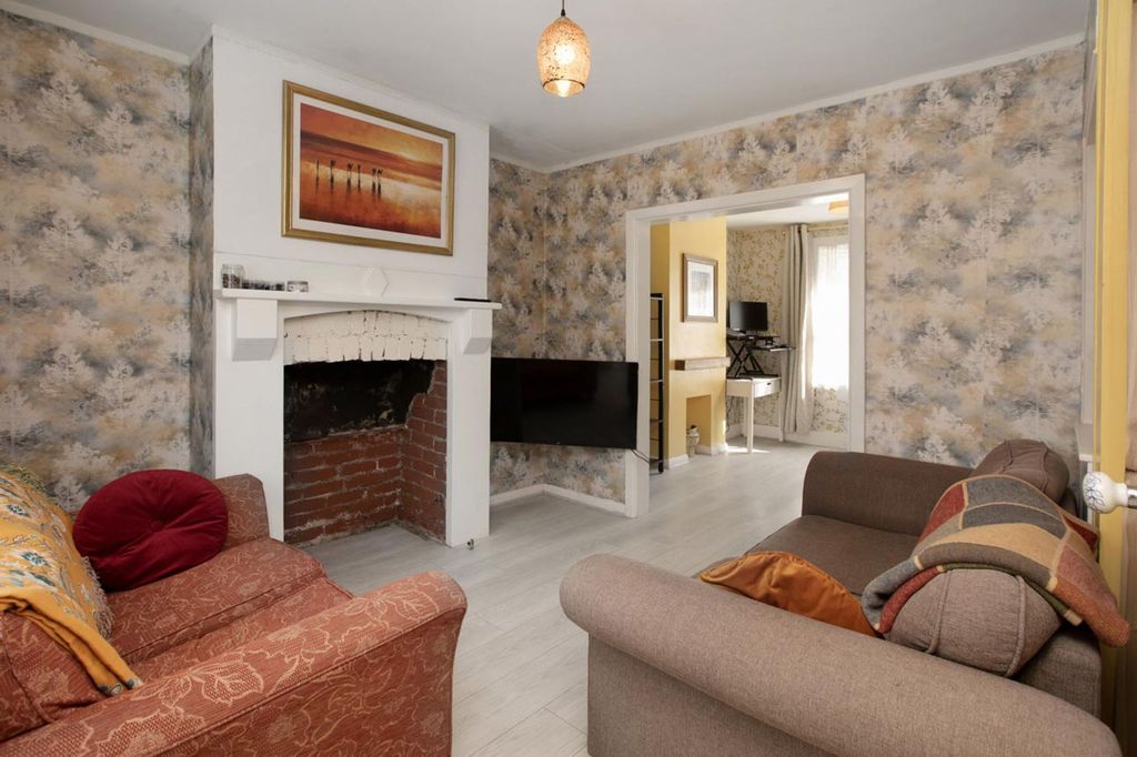 Property photo 2 of 12