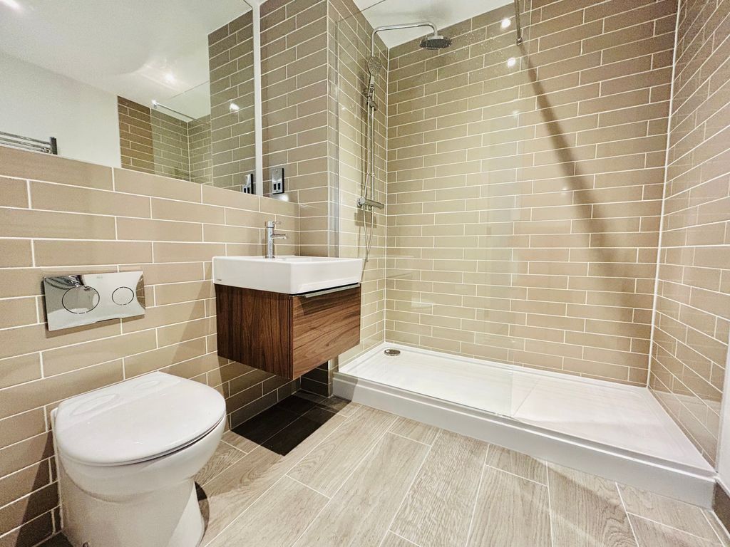 Property photo 1 of 4 Bathroom