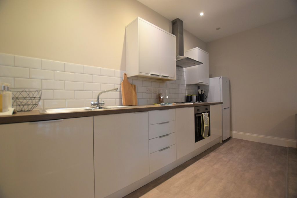 Property photo 2 of 9 Kitchen