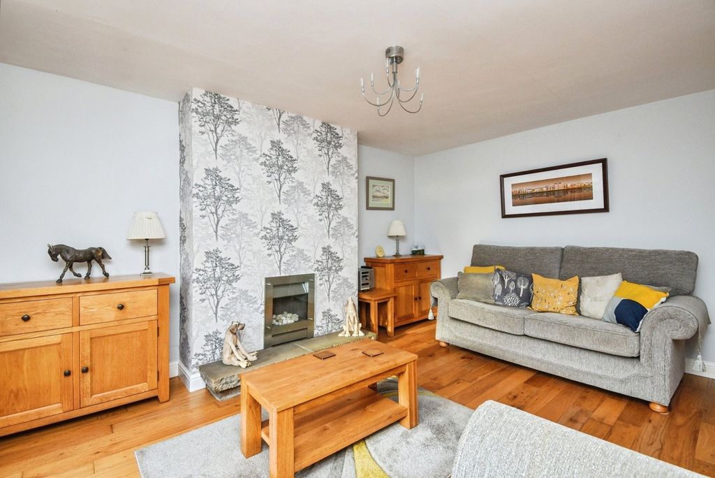 Property photo 3 of 19 Pbox-Img.Jpg