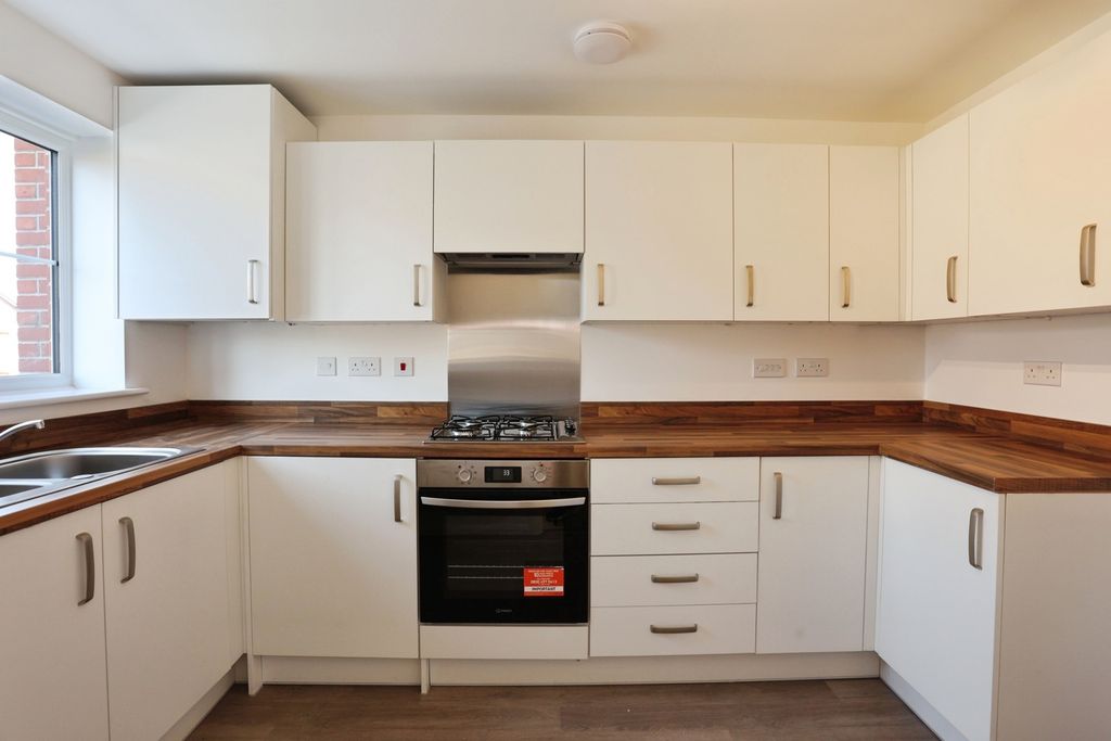Property photo 2 of 14 Kitchen