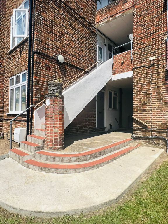 Property photo 3 of 9