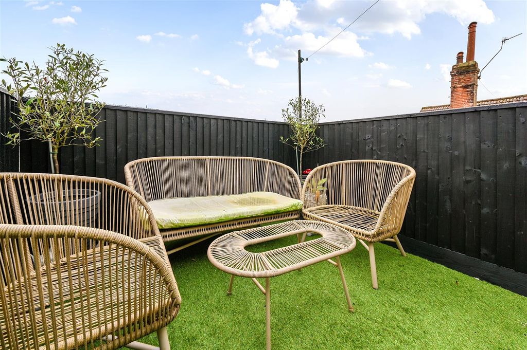 Property photo 3 of 16 74 Windsor Road - Tn393Pe (12).Jpg