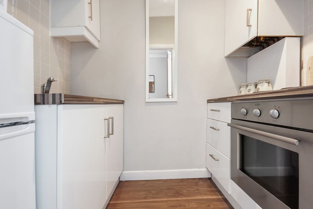 Property photo 3 of 7 Kitchen
