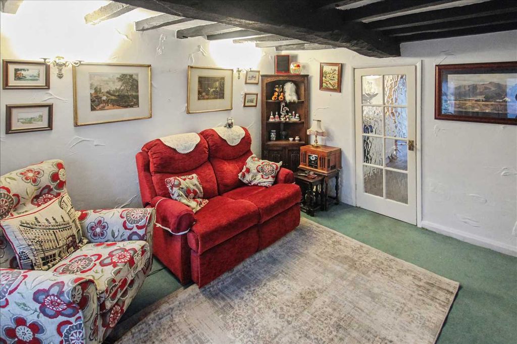 Property photo 2 of 17 Lounge