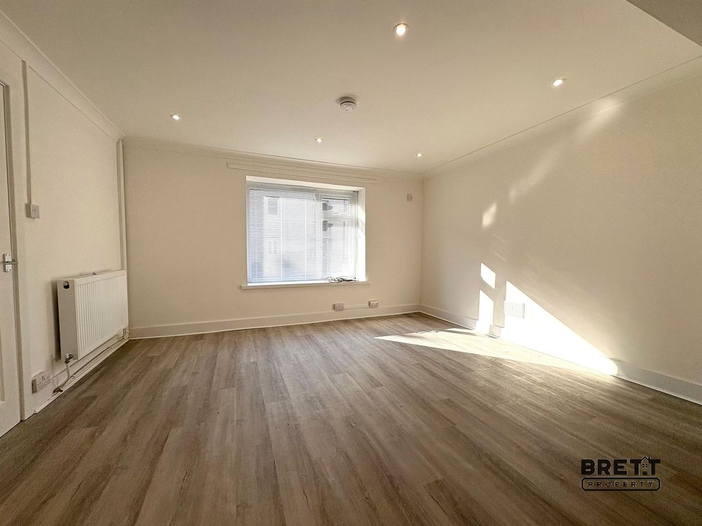 Property photo 3 of 12 Living Room