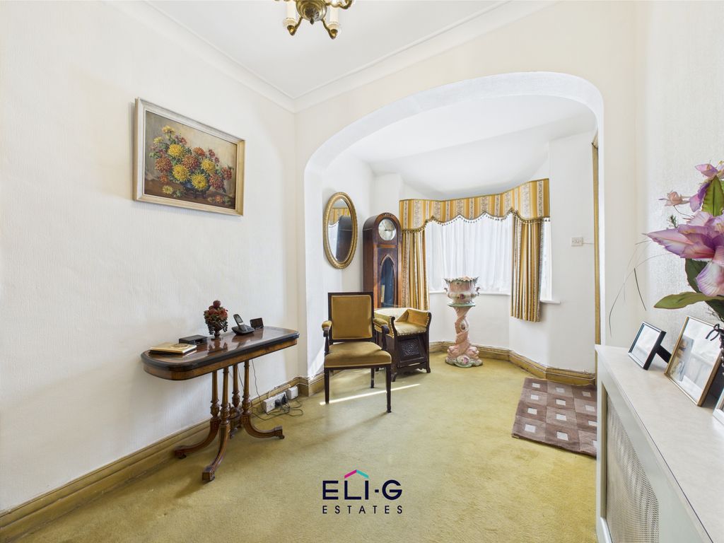 Property photo 2 of 17 Gallery