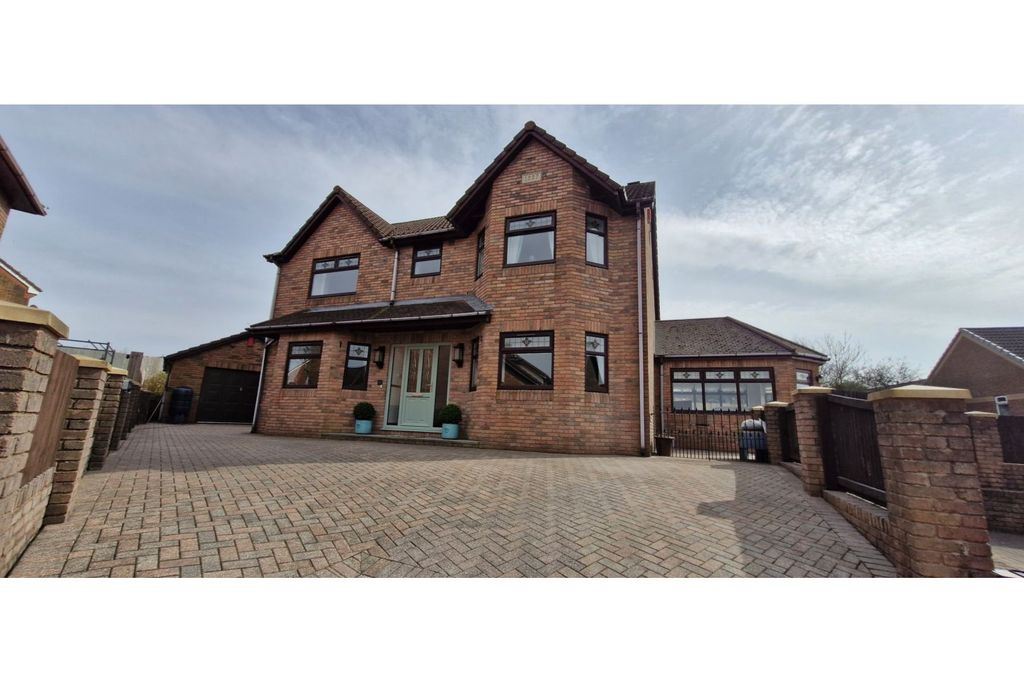 Property photo 1 of 25