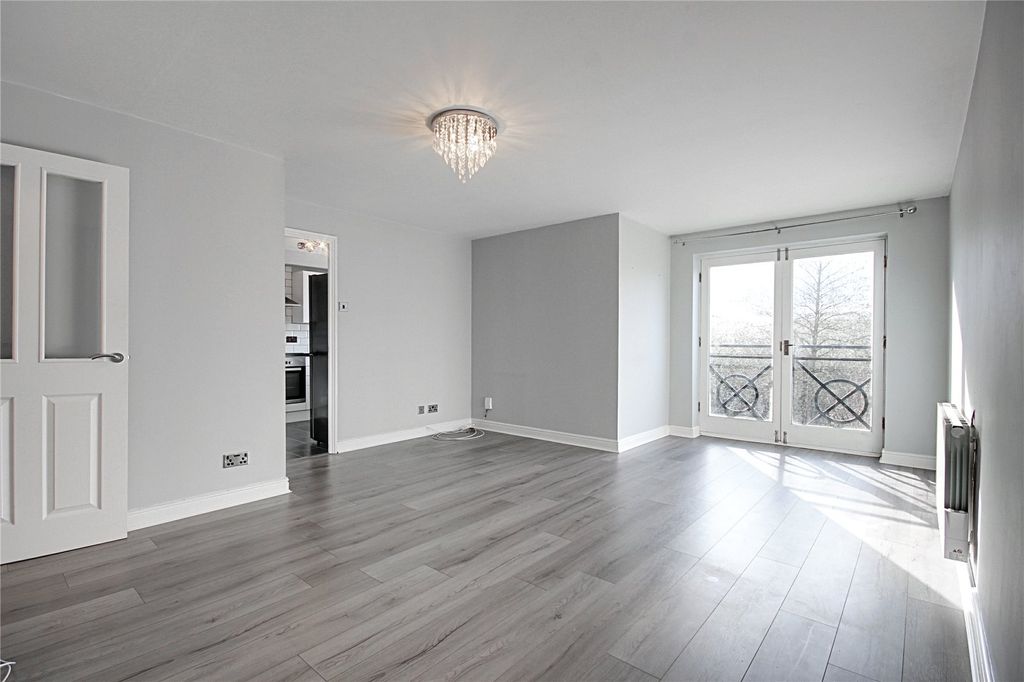 Property photo 2 of 15 Picture No. 27